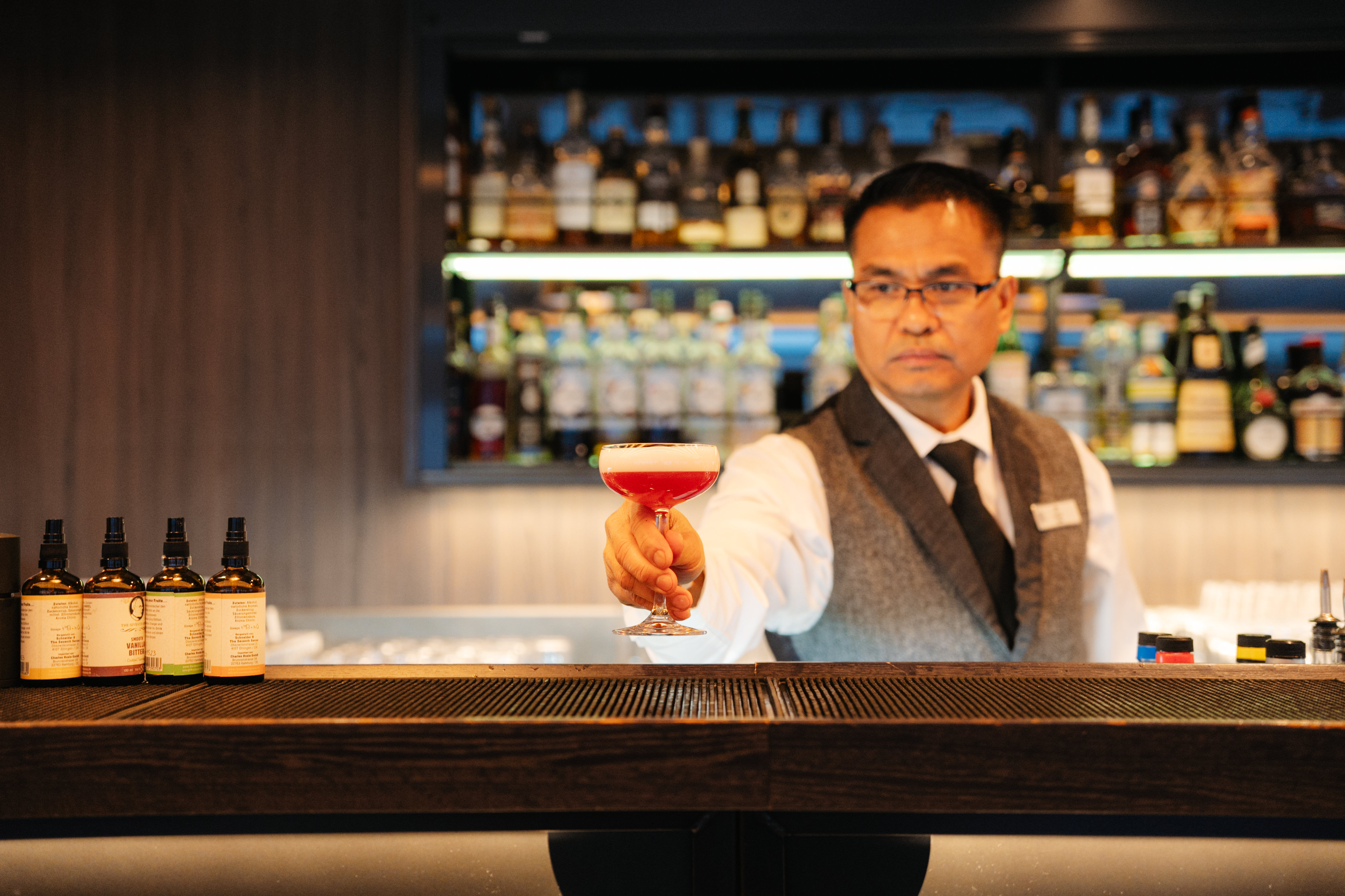 MS Roald Amundsen - Explorer Lounge & Bar